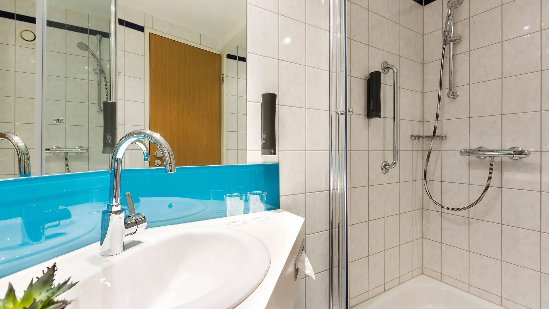 *** Otel Holiday Inn Express Dortmund By Ihg Almanya